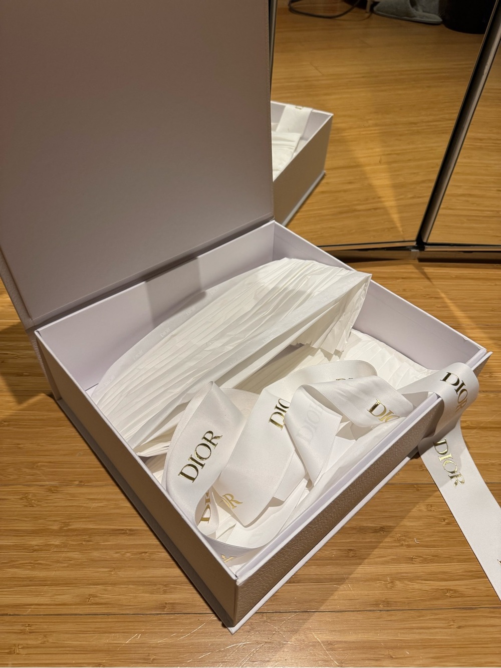 Dior Box with Ribbon - Picture 2 of 2
